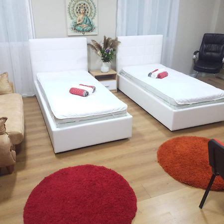 Lovely Apartment On Tirana City Center Esterno foto